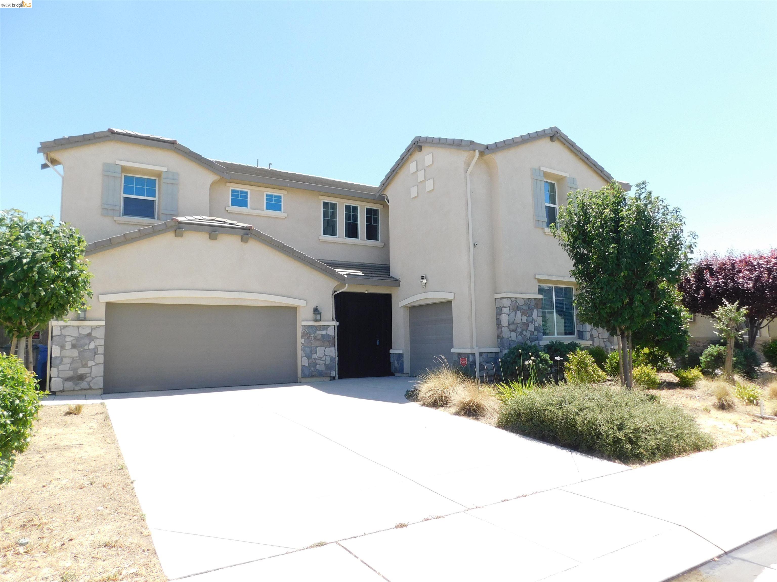 1090 Lavender Street Manteca, CA 95337 - Photo 2 of 29