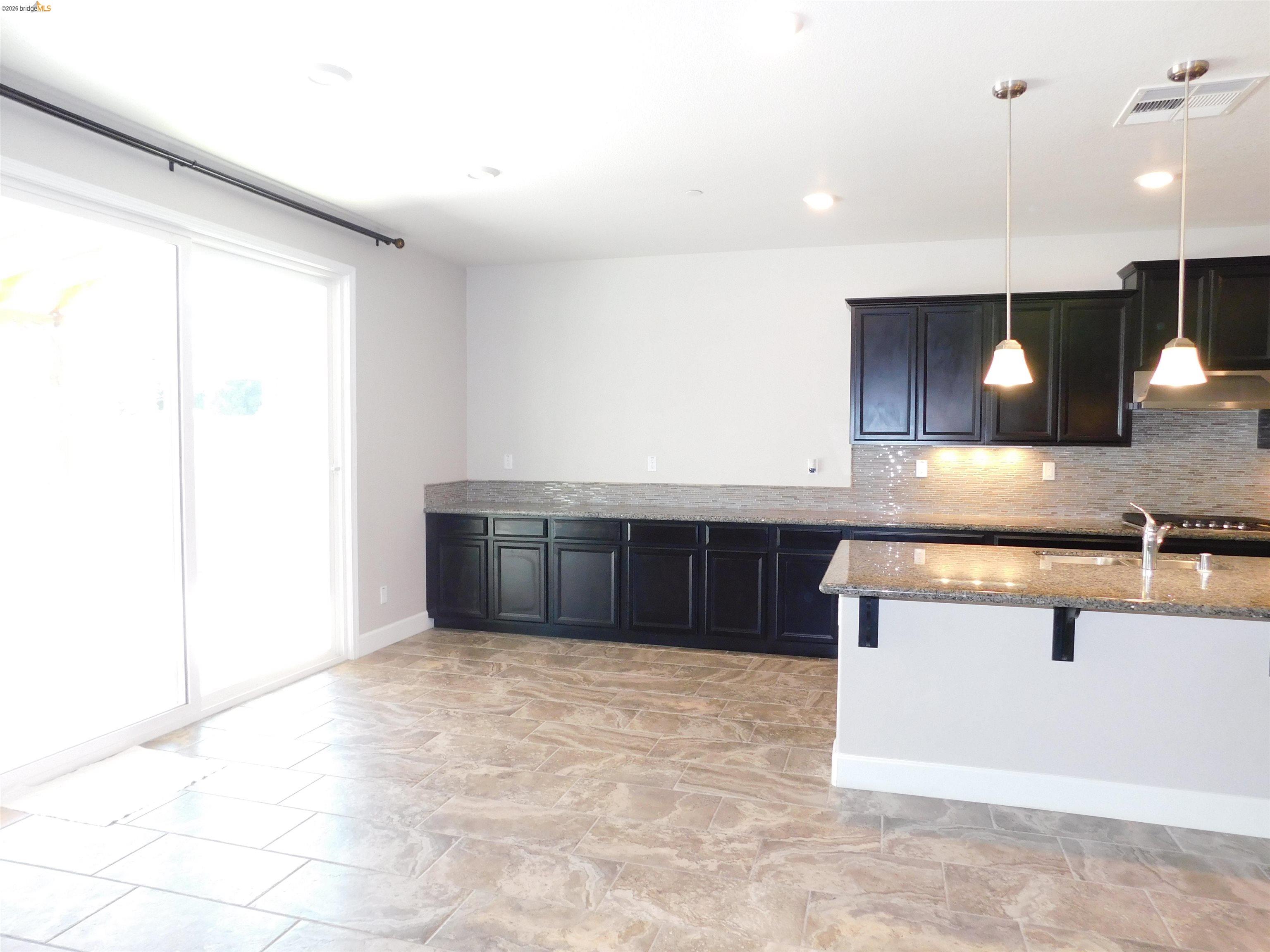 1090 Lavender Street Manteca, CA 95337 - Photo 8 of 29