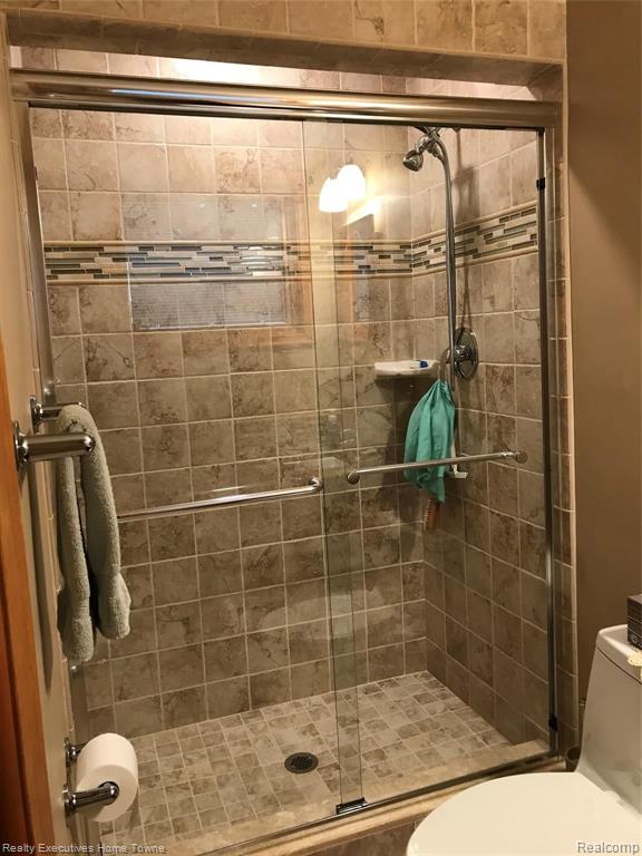 34040 Mulvey Road Fraser, MI 48026 - Photo 9 of 20