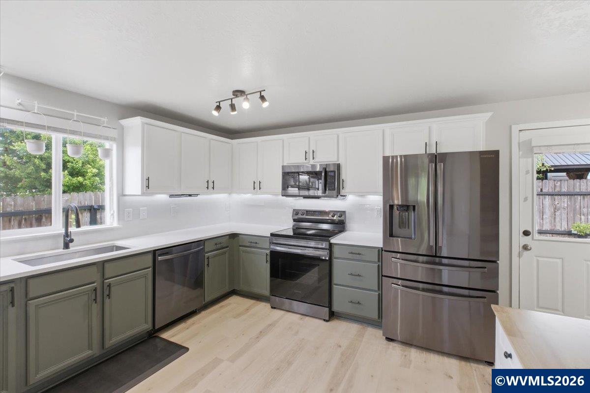 3523 College Loop Southeast Albany, OR 97322 - Photo 13 of 46