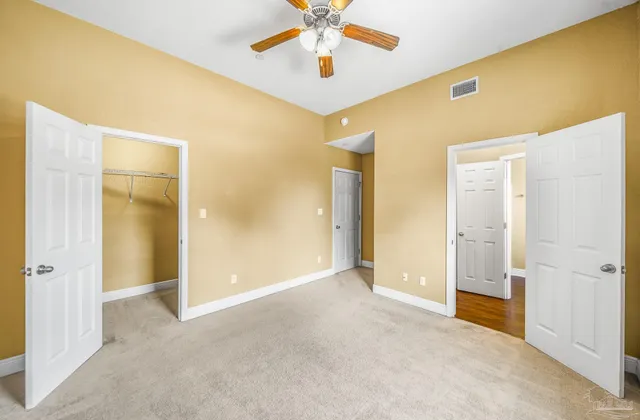 a view of empty room with a ceiling fan