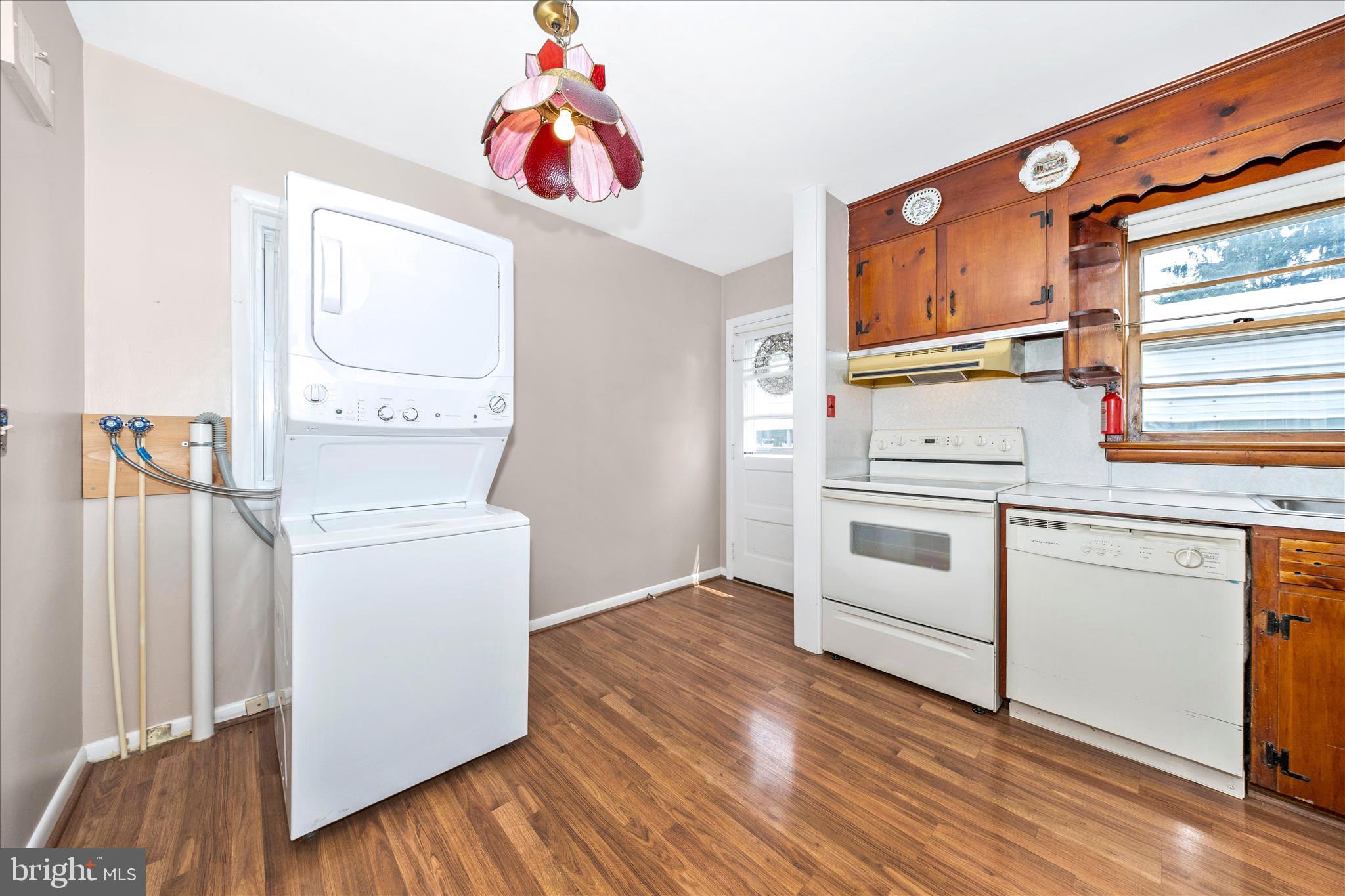 17534 Lincolnshire Road Hagerstown, MD 21740 - Photo 13 of 50 Laundry Area & Kitchen