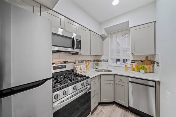 $2,250 | 1564 Commonwealth Avenue, Unit 3, Boston, MA 02135