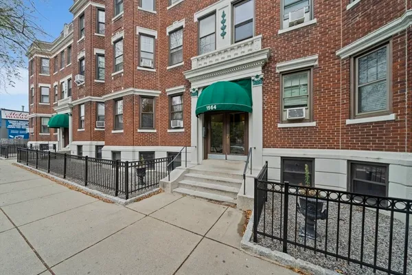 $2,250 | 1564 Commonwealth Avenue, Unit 3, Boston, MA 02135