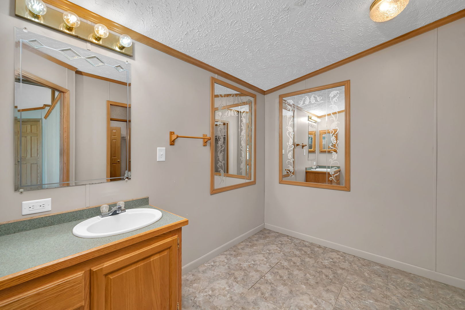 1931 North 31st Road Ottawa, IL 61350 - Photo 21 of 44