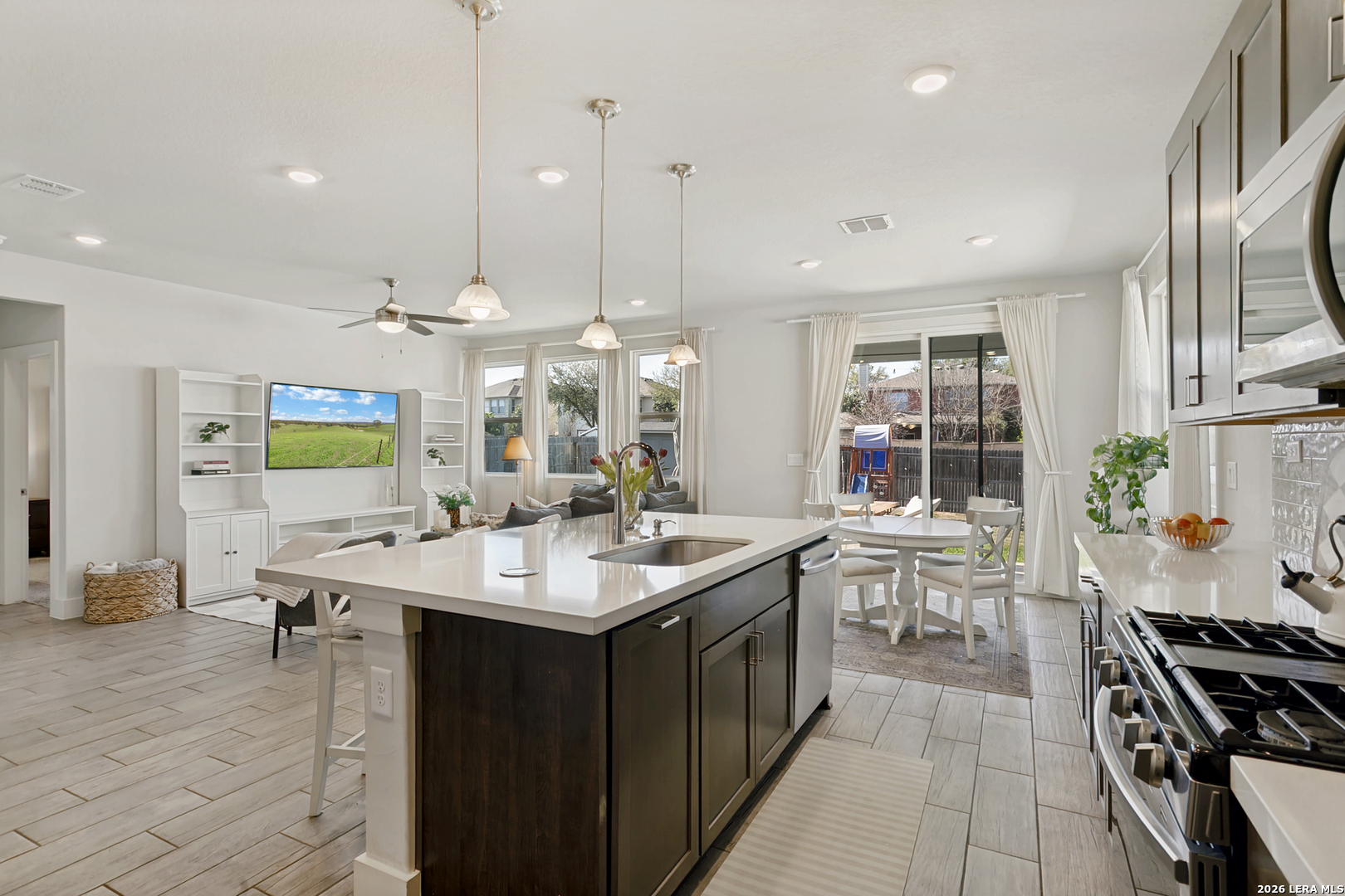 7350 Walkers Loop Live Oak, TX 78233 - Photo 8 of 23 a kitchen with lots of counter top space