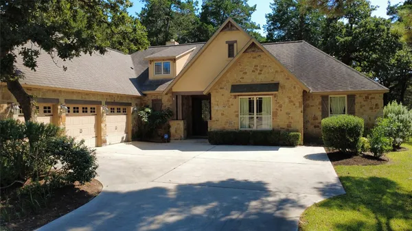 $717,300 | 901 North Falls Drive, New Ulm, TX 78950