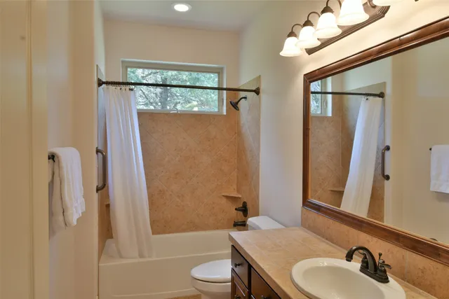 $797,000 | 901 North Falls Drive, New Ulm, TX 78950