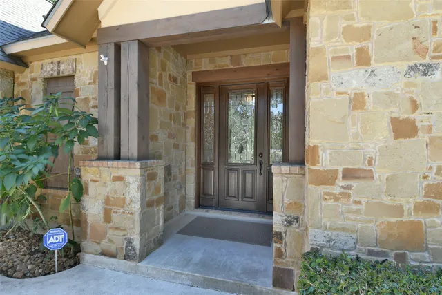 $797,000 | 901 North Falls Drive, New Ulm, TX 78950