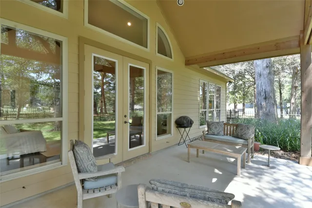 $797,000 | 901 North Falls Drive, New Ulm, TX 78950