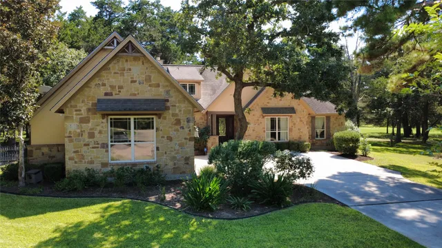 $797,000 | 901 North Falls Drive, New Ulm, TX 78950
