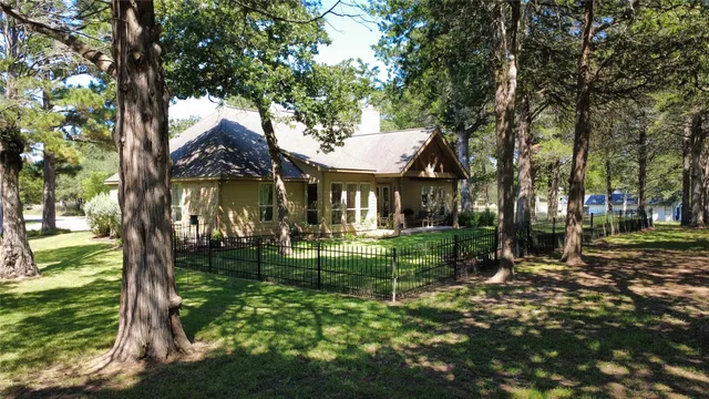 $797,000 | 901 North Falls Drive, New Ulm, TX 78950