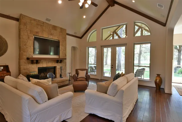 $797,000 | 901 North Falls Drive, New Ulm, TX 78950