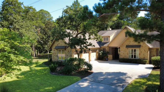 $797,000 | 901 North Falls Drive, New Ulm, TX 78950