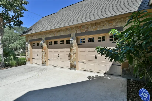 $797,000 | 901 North Falls Drive, New Ulm, TX 78950