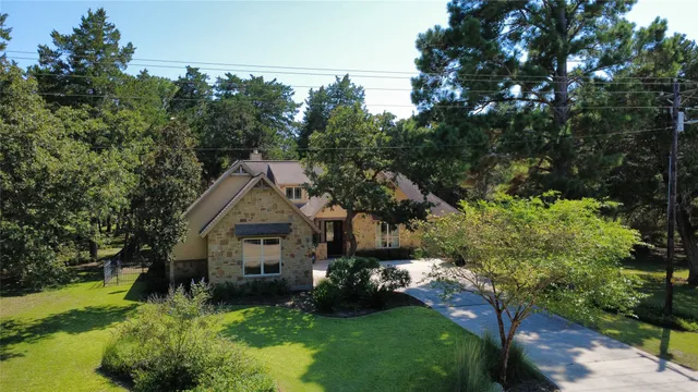 $797,000 | 901 North Falls Drive, New Ulm, TX 78950