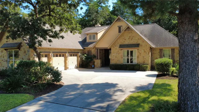 $797,000 | 901 North Falls Drive, New Ulm, TX 78950