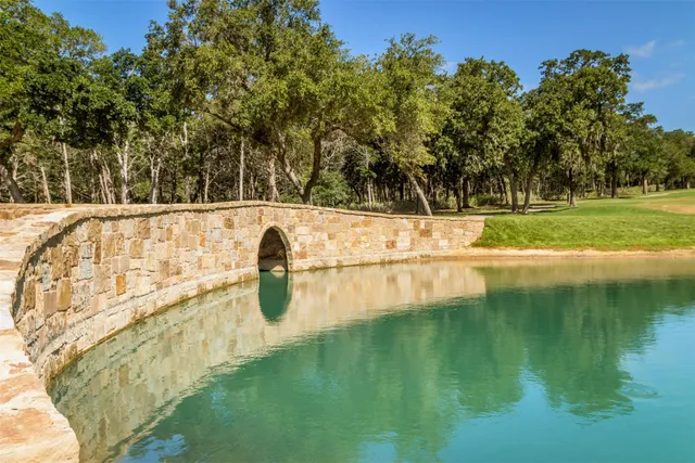 $797,000 | 901 North Falls Drive, New Ulm, TX 78950