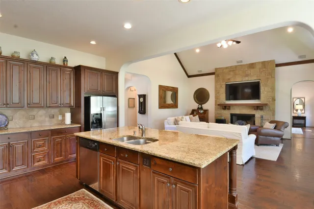 $797,000 | 901 North Falls Drive, New Ulm, TX 78950