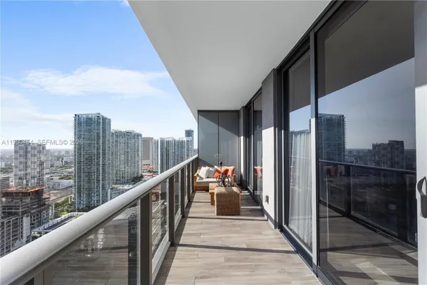 $6,800 | 801 South Miami Avenue, Unit 3310, Miami, FL 33131