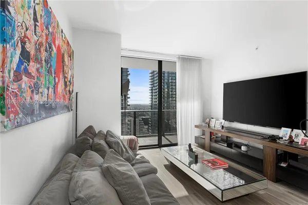 $6,800 | 801 South Miami Avenue, Unit 3310, Miami, FL 33131