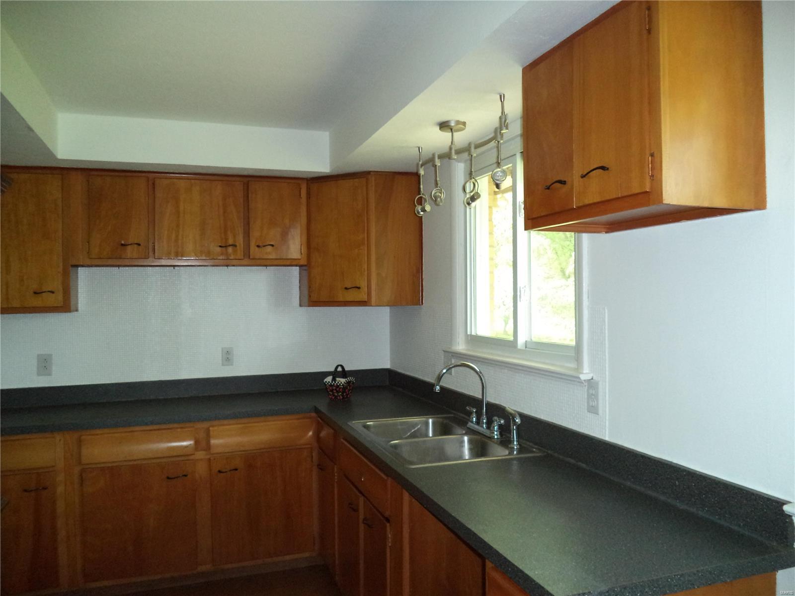 5620 Kerth Road St. Louis, MO 63128 - Photo 4 of 18 Gallery Image 4