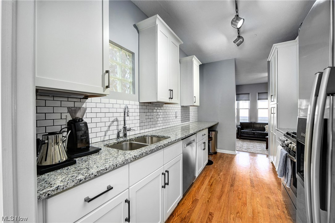 608 Literary Road Cleveland, OH 44113 - Photo 7 of 33