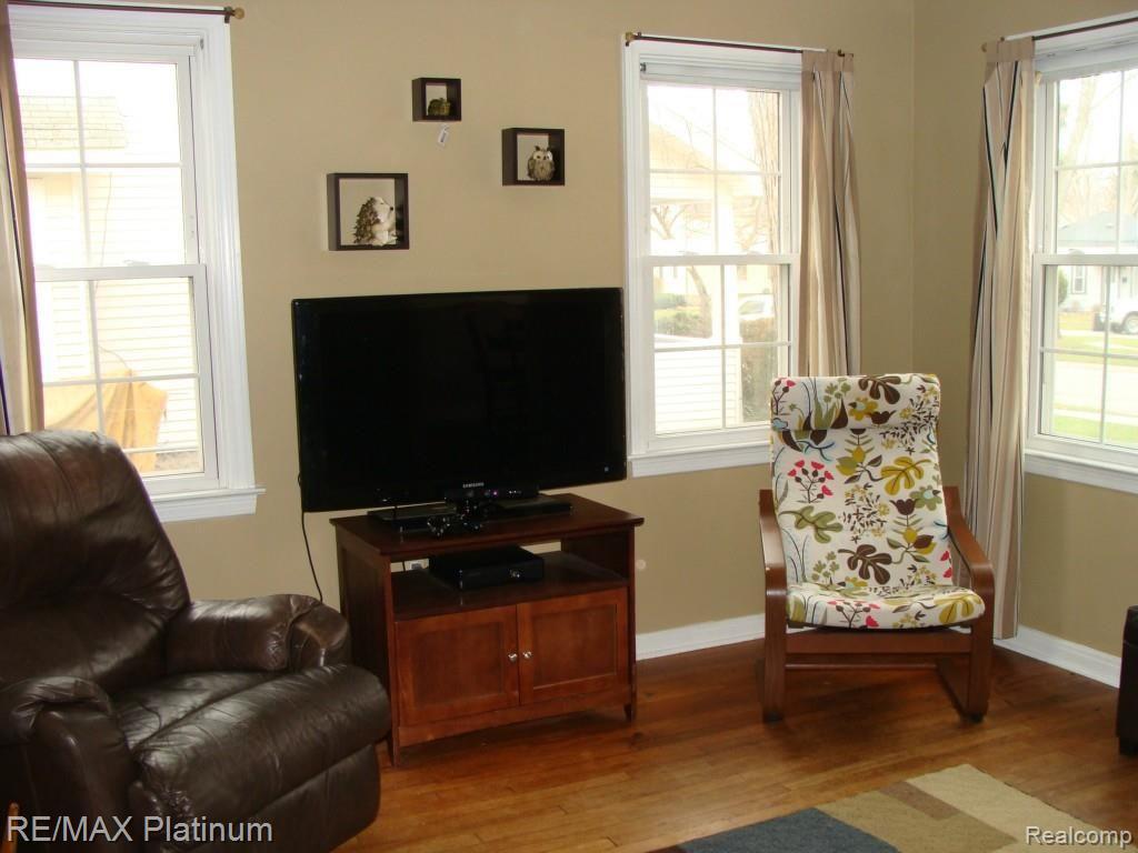 315 Byron Road Howell, MI 48843 - Photo 2 of 20