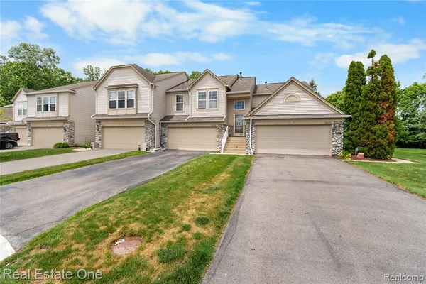 $235,000 | 26738 Kirkway Circle, Trenton, MI 48183