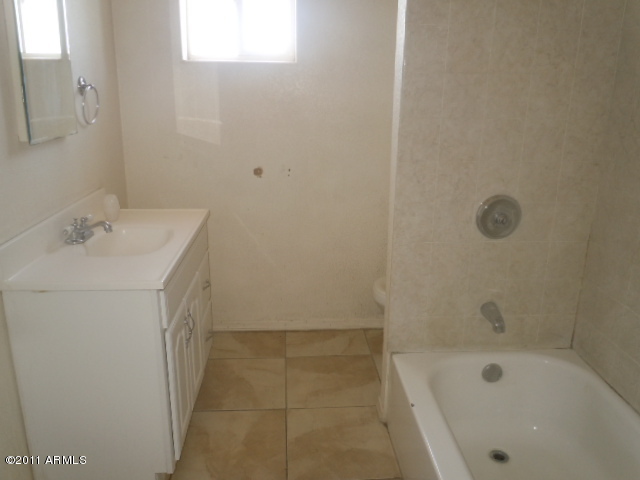 2134 East Broadway Road Phoenix, AZ 85040 - Photo 7 of 19 DSCN6416
