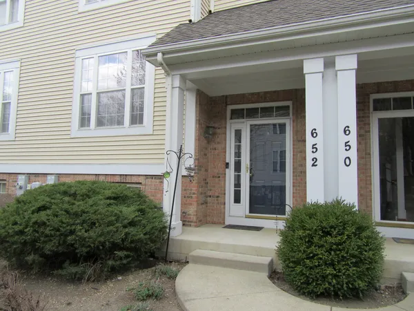 $2,600 | 652 North Hidden Prairie Court, Palatine, IL 60067