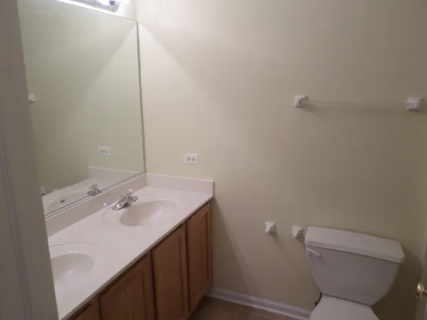 $2,600 | 652 North Hidden Prairie Court, Palatine, IL 60067