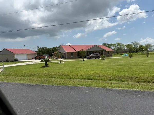 $334,900 | 7 North Pine Road, Texas City, TX 77591