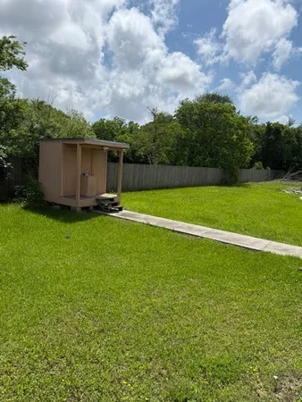 $334,900 | 7 North Pine Road, Texas City, TX 77591