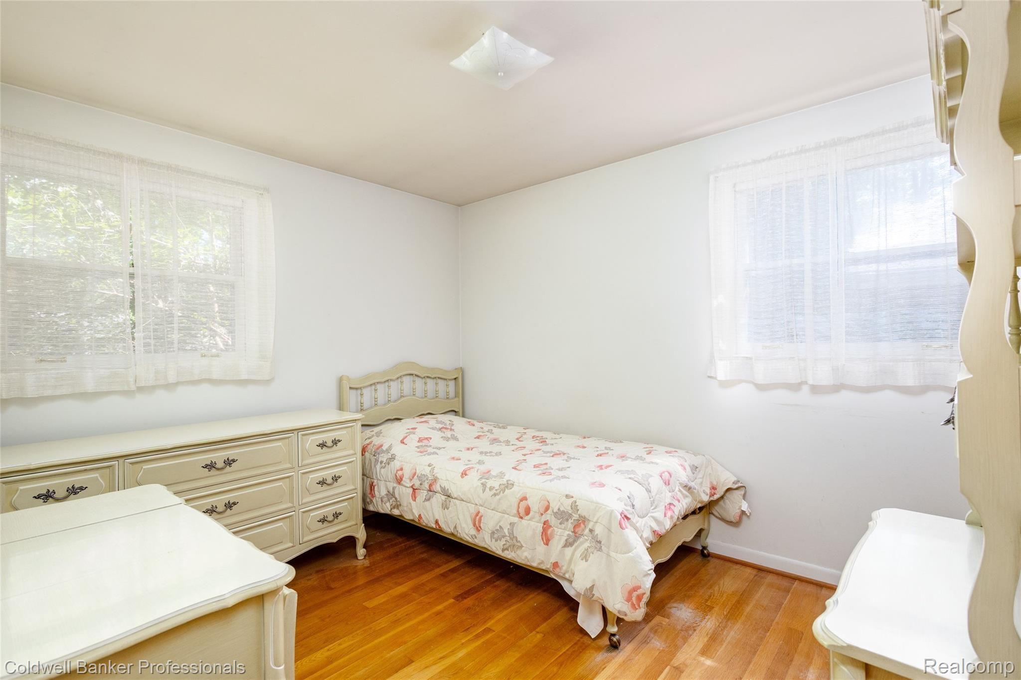 29739 Fall River Road Southfield, MI 48076 - Photo 12 of 34 29739 Fall River L016.jpg