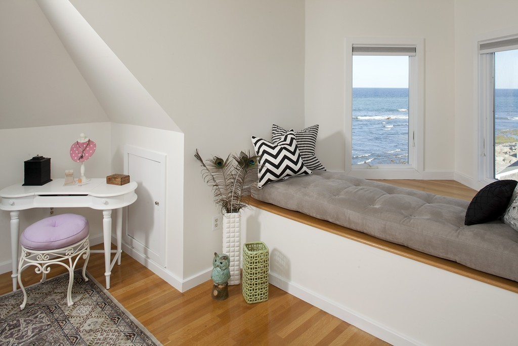 73 Seaside Road Scituate, MA 02066 - Photo 14 of 27 a living room with furniture