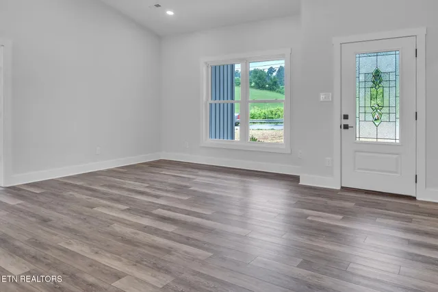 $474,900 | 390 Hillvale Road, Clinton, TN 37716