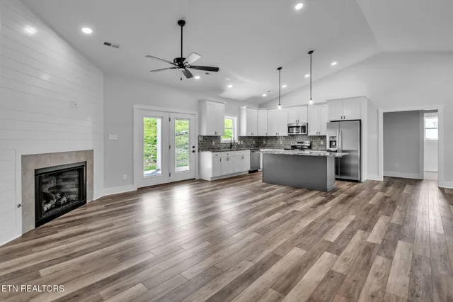 $474,900 | 390 Hillvale Road, Clinton, TN 37716