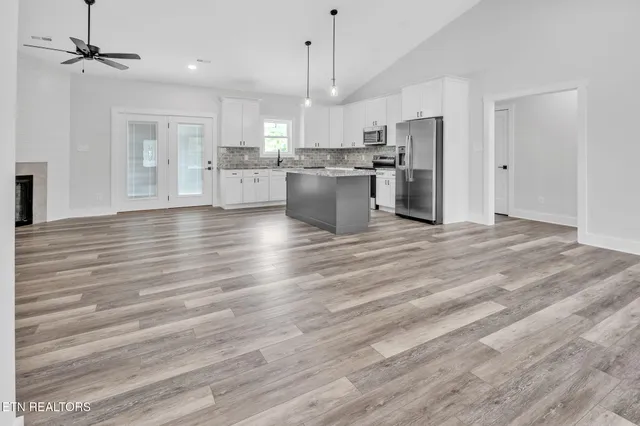 $474,900 | 390 Hillvale Road, Clinton, TN 37716