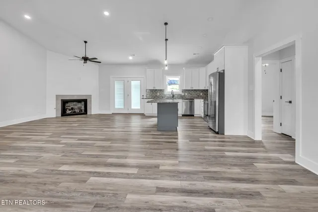 $474,900 | 390 Hillvale Road, Clinton, TN 37716