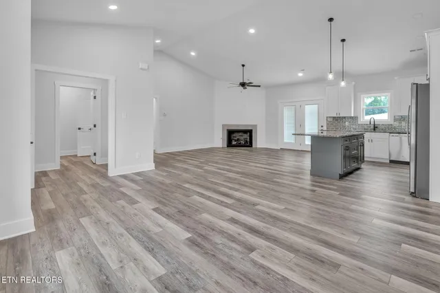 $474,900 | 390 Hillvale Road, Clinton, TN 37716