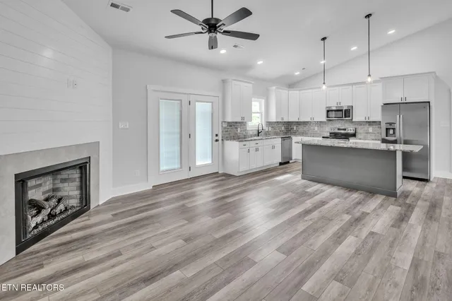 $474,900 | 390 Hillvale Road, Clinton, TN 37716