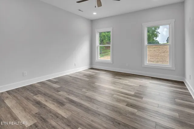 $474,900 | 390 Hillvale Road, Clinton, TN 37716