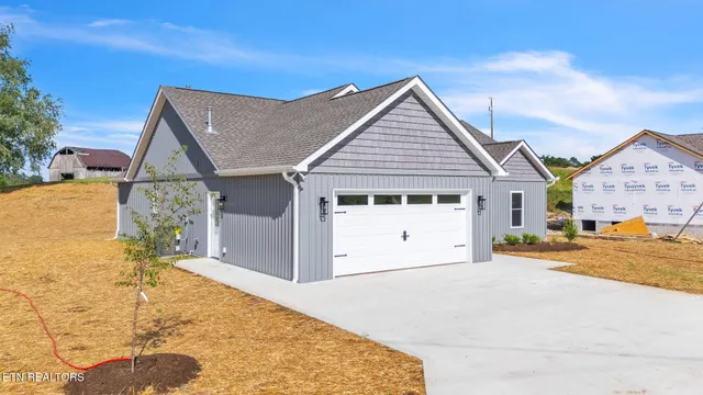 $474,900 | 390 Hillvale Road, Clinton, TN 37716