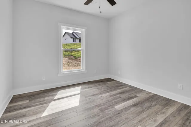 $474,900 | 390 Hillvale Road, Clinton, TN 37716