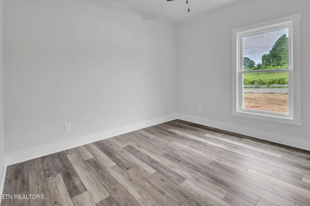 $474,900 | 390 Hillvale Road, Clinton, TN 37716