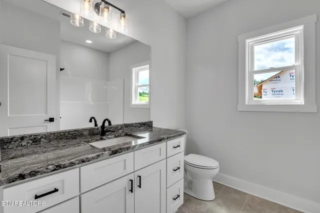 $474,900 | 390 Hillvale Road, Clinton, TN 37716