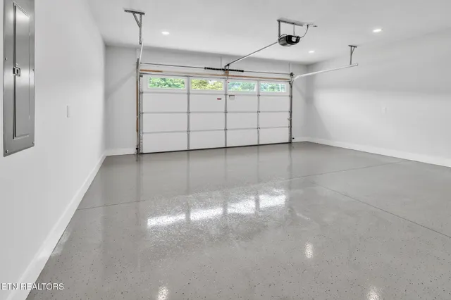 $474,900 | 390 Hillvale Road, Clinton, TN 37716