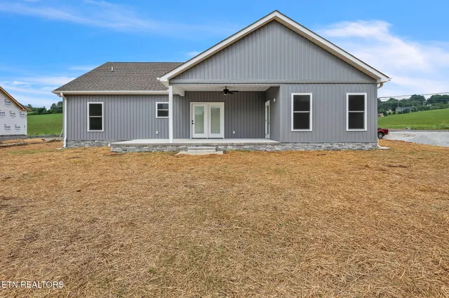 $474,900 | 390 Hillvale Road, Clinton, TN 37716