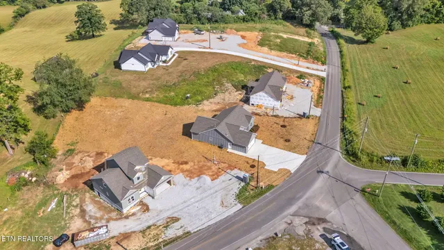 $474,900 | 390 Hillvale Road, Clinton, TN 37716